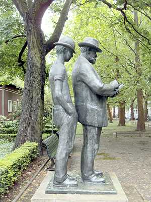 Heinrich Zille Bronze-Denkmal des Bildhauers Heinrich Drake
