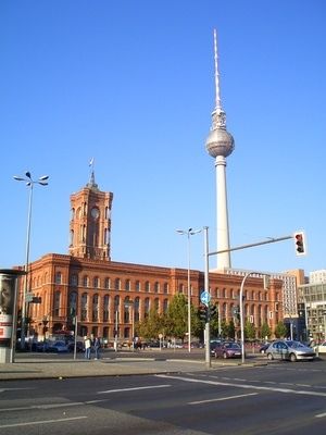 Fernsehturm und Rotes Rathaus in Berlin