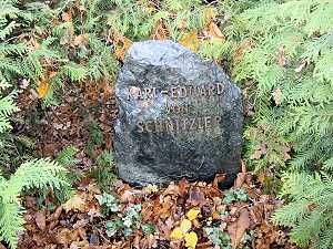 Grabstein von Karl-Eduard von Schnitzler