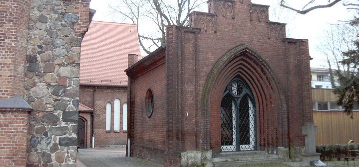 Pistorius-Mausoleum neben der Dorfkirche Weißensee