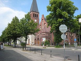 Berlin Bezirke z.B. Kirche von Altglienicke