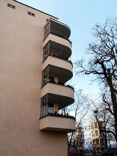 Umlaufende Balkons in der Wohnstadt Carl Legien