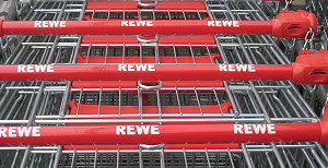 Einkaufskörbe eines Rewe Supermarkts in Berlin
