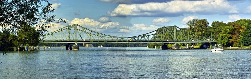 Ausflugsziele im Berliner Umland wie die Glienicker Brücke