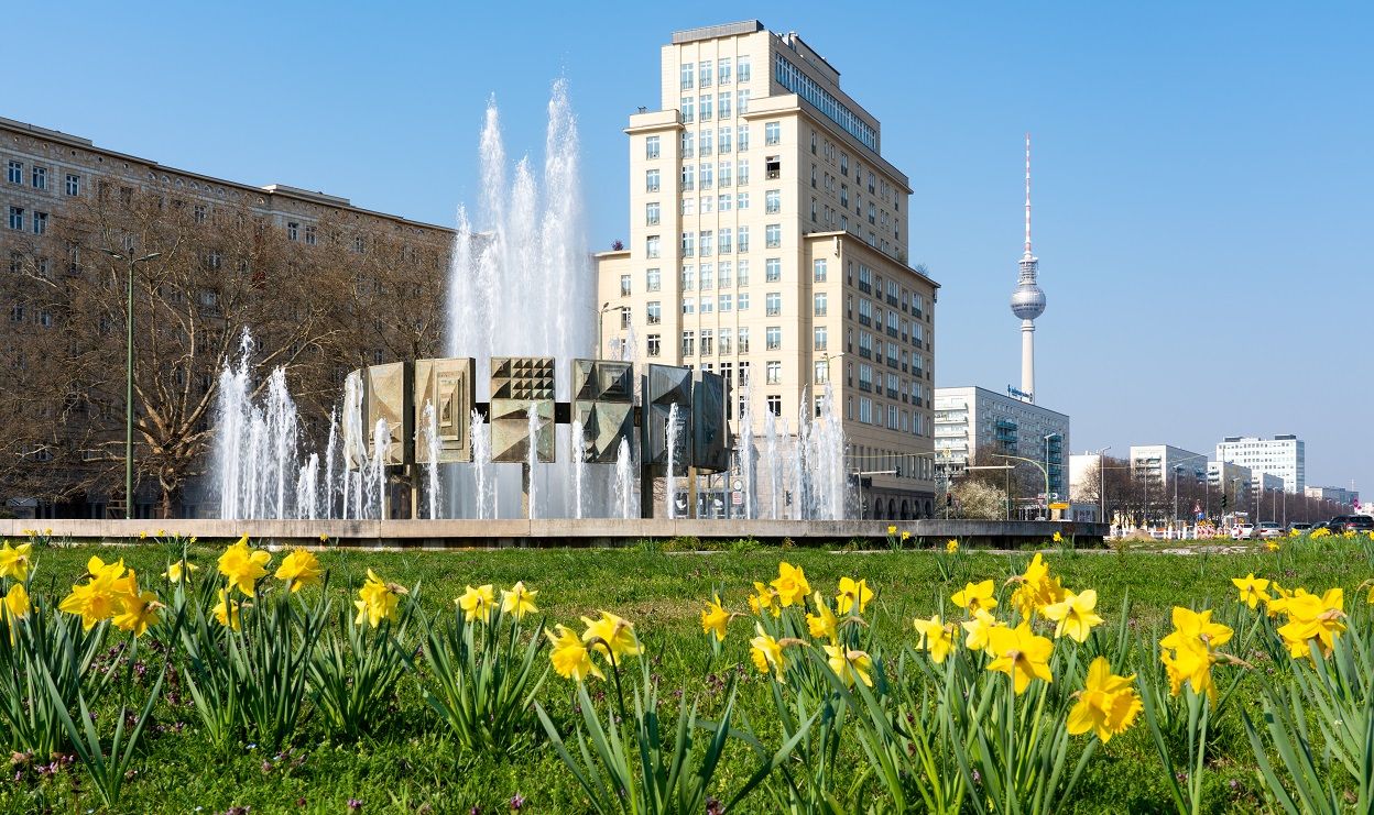 Frühling in Berlin - Blumen auf dem Strausberger Platz