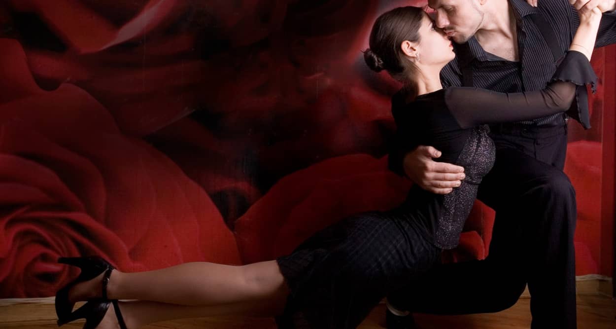 Paar tanzt Tango im Haus der Sinne