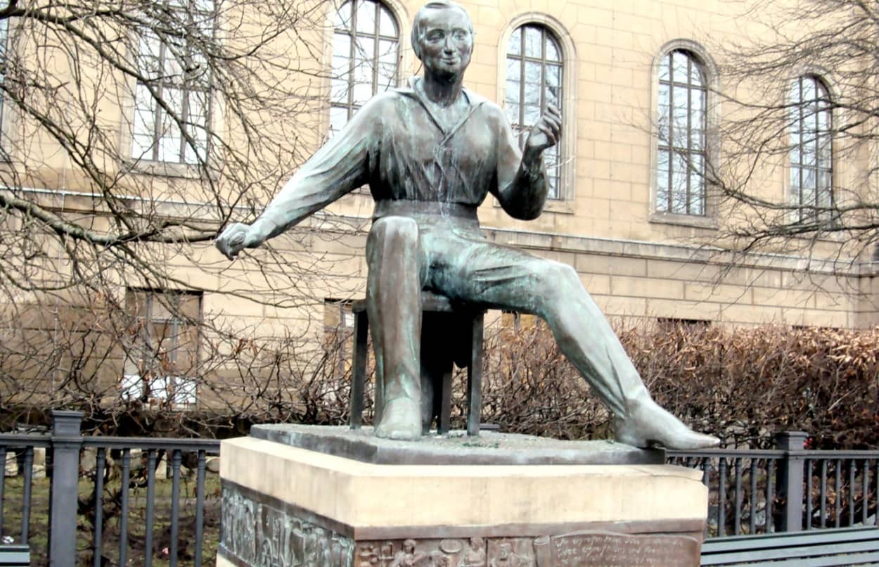 Heinrich Heine Denkmal an der Humboldt-Universität Berlin