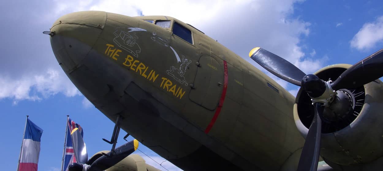 Ausstellungsstücke im Alliierten Museum, Teile einer Douglas c-54