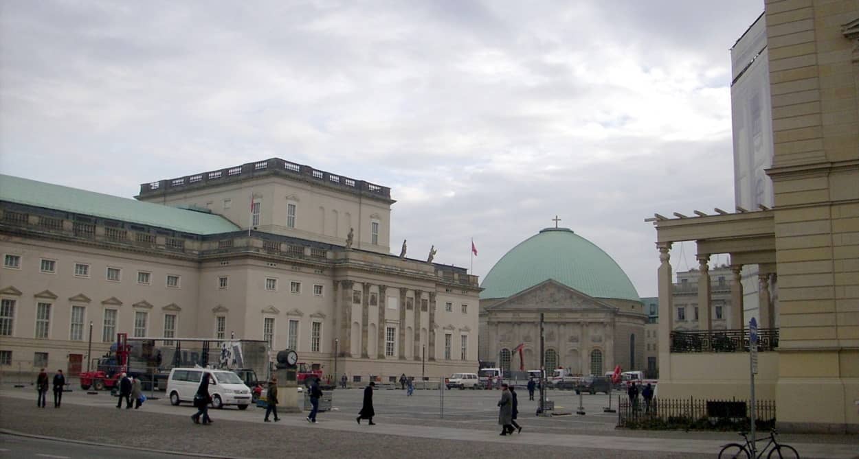 Blick auf den Bebelplatz in Berlin Mitte
