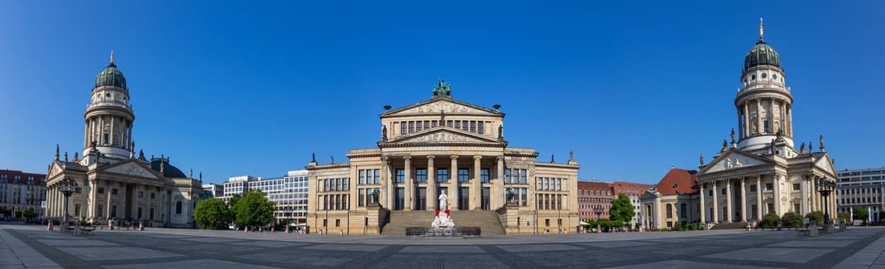 Sakaralbauten in Berlin wie Deutscher und Französischer Dom