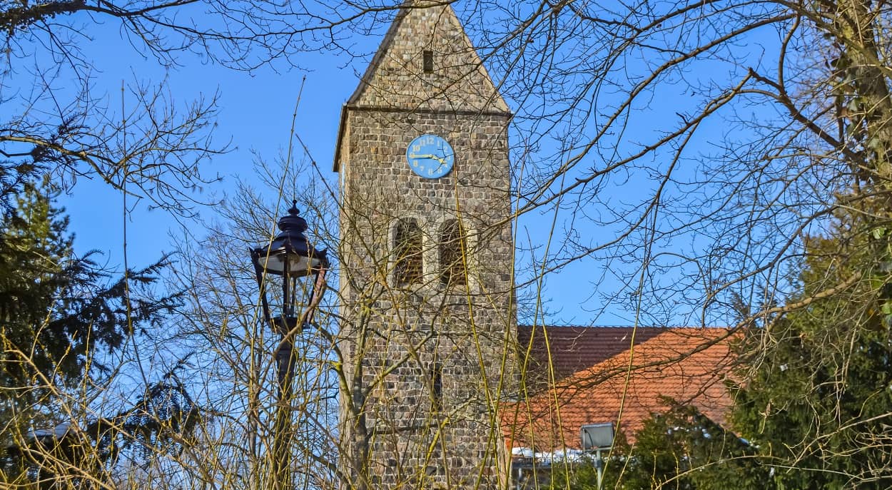 Blick auf die Dorfkirche Lichtenrade