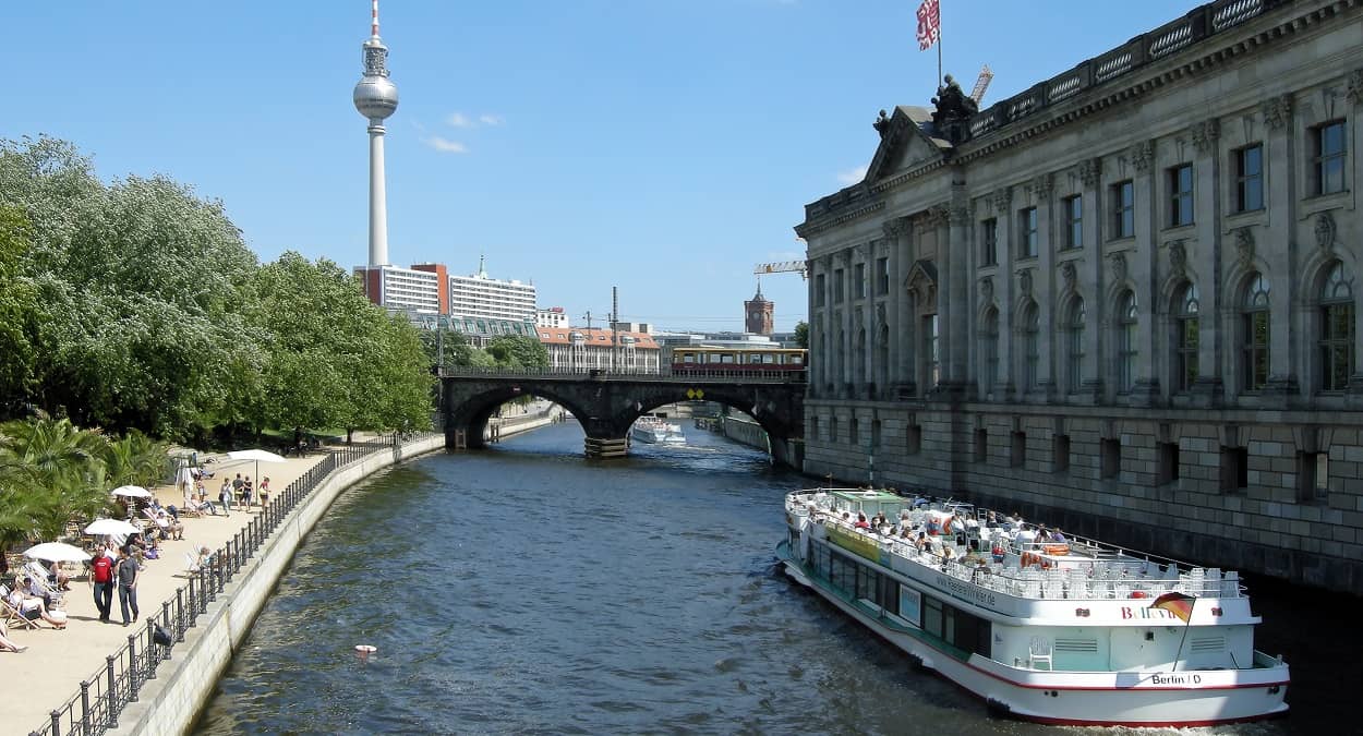 Dampferfahrten durch Berlin - vorbei am Bodemuseum
